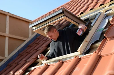 Pose de fenêtres de toit Velux à Gennes-Longuefuye